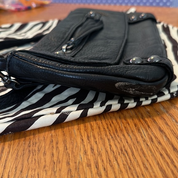 Linea Pelle Black Leather Crossbody Bag - Picture 9 of 9